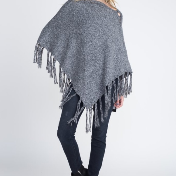 V-Shaped Fringed Poncho with Buttons - Picture 5 of 6
